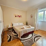 Mit Terrasse- 200m Vom Entfernt By Interhome