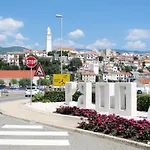 Mit Terrasse- 200m Vom Entfernt By Interhome Appartement Novi Vinodolski