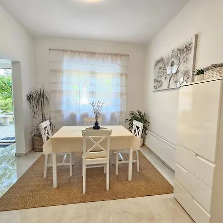 Apartament Mit Terrasse- 200m Vom Entfernt By Interhome