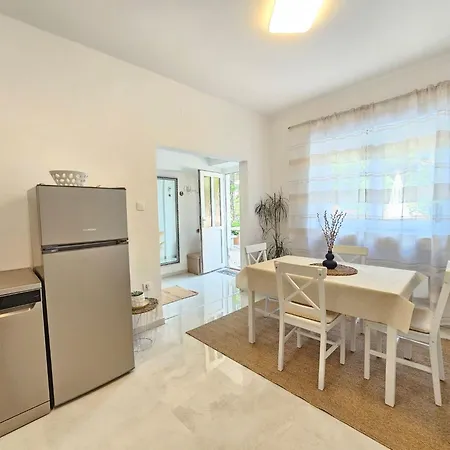 Apartament Mit Terrasse- 200m Vom Entfernt By Interhome