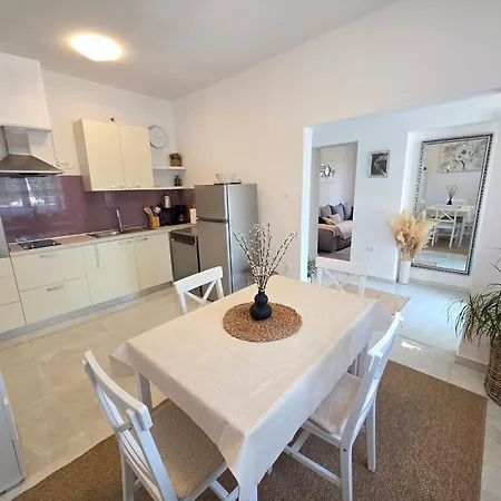 Mit Terrasse- 200m Vom Entfernt By Interhome Διαμέρισμα