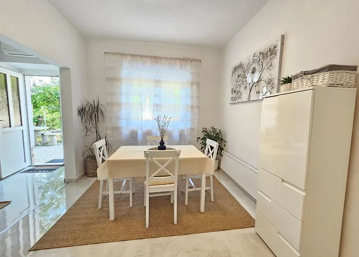 Διαμέρισμα Mit Terrasse- 200m Vom Entfernt By Interhome