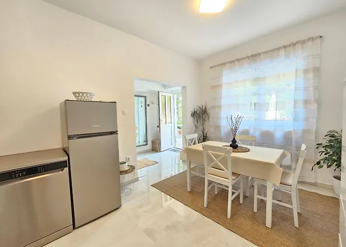 Διαμέρισμα Mit Terrasse- 200m Vom Entfernt By Interhome
