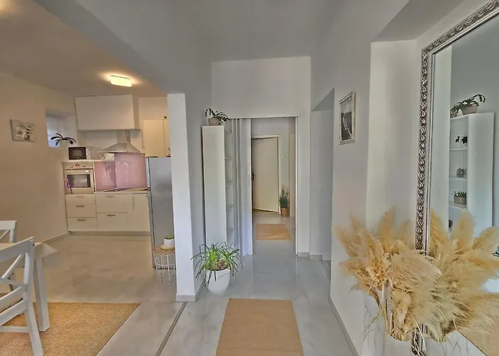 Διαμέρισμα Mit Terrasse- 200m Vom Entfernt By Interhome