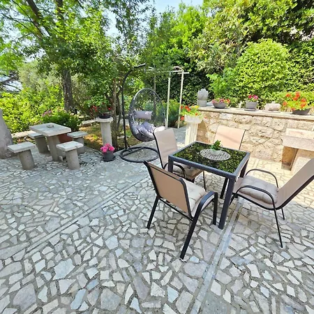 Mit Terrasse- 200m Vom Entfernt By Interhome *