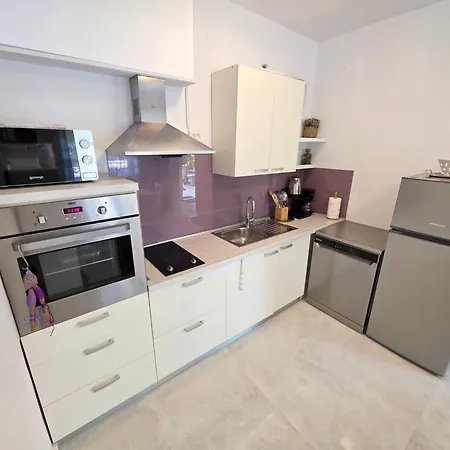 Mit Terrasse- 200m Vom Entfernt By Interhome