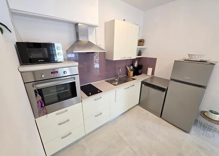 Mit Terrasse- 200m Vom Entfernt By Interhome